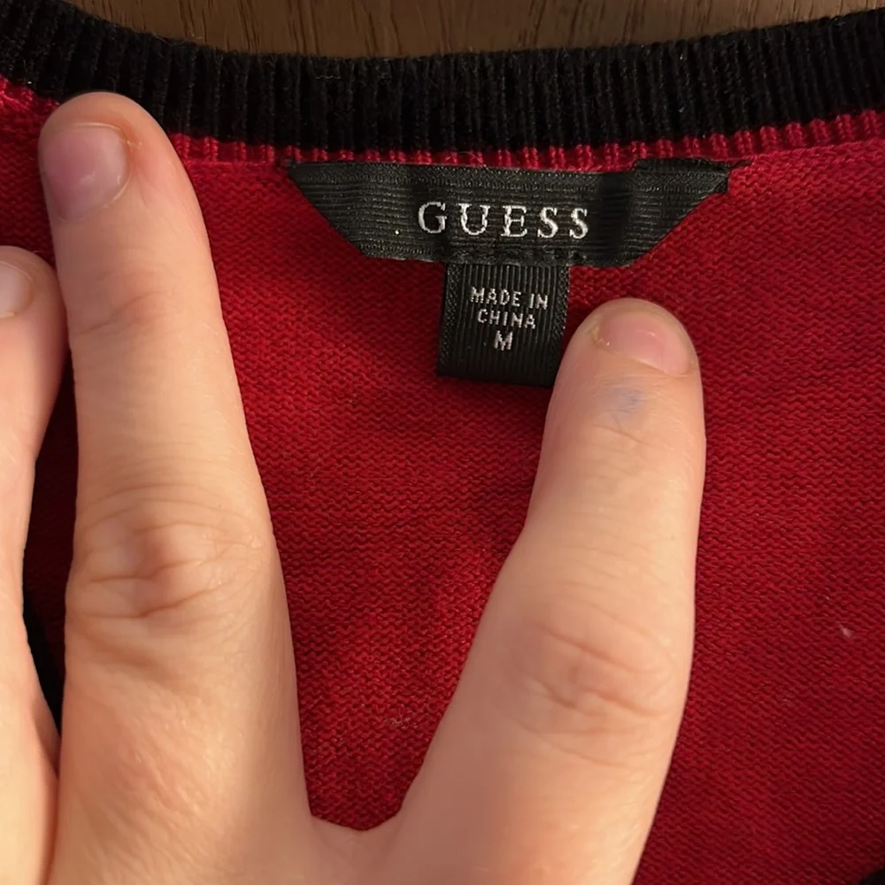 Red long sleeve - Picture 4 of 7
